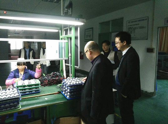 客戶在審查僑洋實業,河源天裕電子生產車間一角