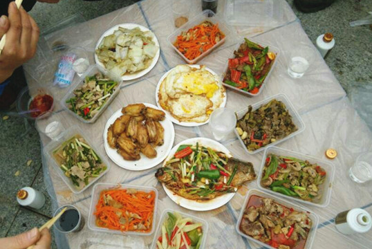 僑洋實業伙伴的辛勤勞作成果,豐盛的午餐