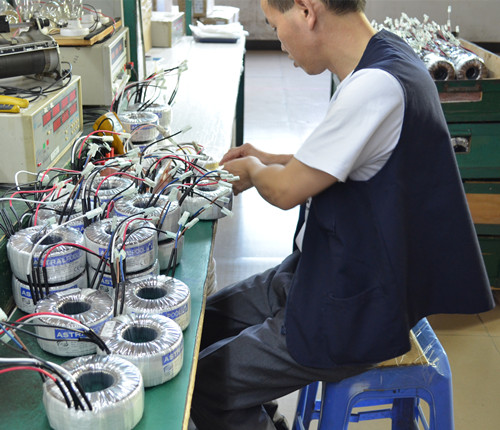 環形變壓器中的聚脂膠帶起到什么作用？